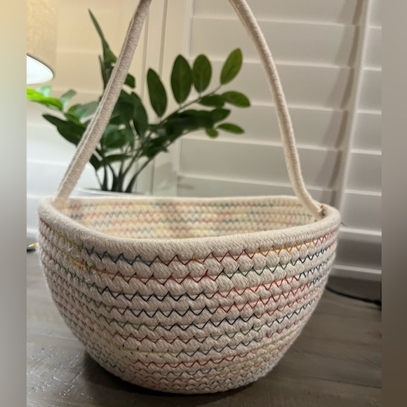 Colorful Zigzag Patterned Woven Basket - Picture 2 of 8